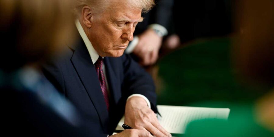 «Βροχή διαταγμάτων» από τον Ντόναλντ Τραμπ