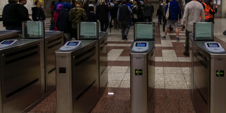 Σημαντική αύξηση στις επικυρώσεις και τις εισπράξεις κομίστρου στα Μέσα Μαζικής Μεταφοράς στην Αττική και στη Θεσσαλονίκη