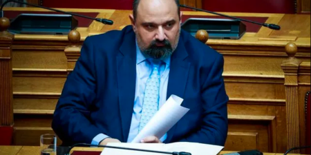 Τέμπη: Πολιτική κόντρα για την επικείμενη παραίτηση Τριαντόπουλου