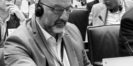 Αόρατη Απειλή στο Ποτήρι μας: Ο Σάκης Αρναούτογλου Φέρνει στην Κομισιόν το Ζήτημα των Επικίνδυνων Ουσιών PFAS στην Ευρώπη.