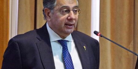 Άρθρο του Βασίλη Κορκίδη: Τέλος χειμερινών εκπτώσεων με «κενά τζίρου»