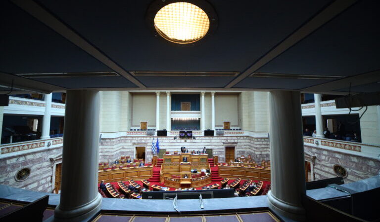 Ξεκινά μια κρίσιμη εβδομάδα στη Βουλή για τα Τέμπη