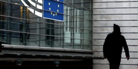 Ευρωβαρόμετρο: Οι πολίτες ζητούν από την ΕΕ προστασία και ενότητα