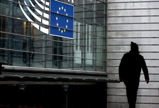 Ευρωβαρόμετρο: Οι πολίτες ζητούν από την ΕΕ προστασία και ενότητα