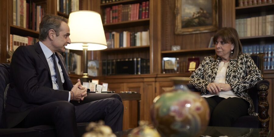 Κ. Μητσοτάκης σε Κ. Σακελλαροπούλου: «Χρέος να επουλώσουμε τραύματα και να σφυρηλατήσουμε την ενότητα»