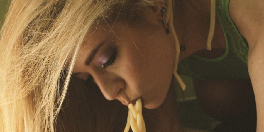 «Είμαι η μετεμψύχωση της Σύλβια Πλαθ»