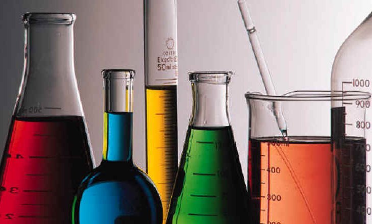 Χημικά: Απλούστερους και διαφανέστερους κανόνες αξιολόγησης ασφάλειας ζητά το ΕΚ