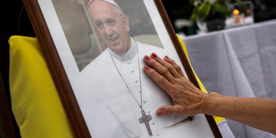 Θλίψη για τον θάνατο του Πάπα Φραγκίσκου