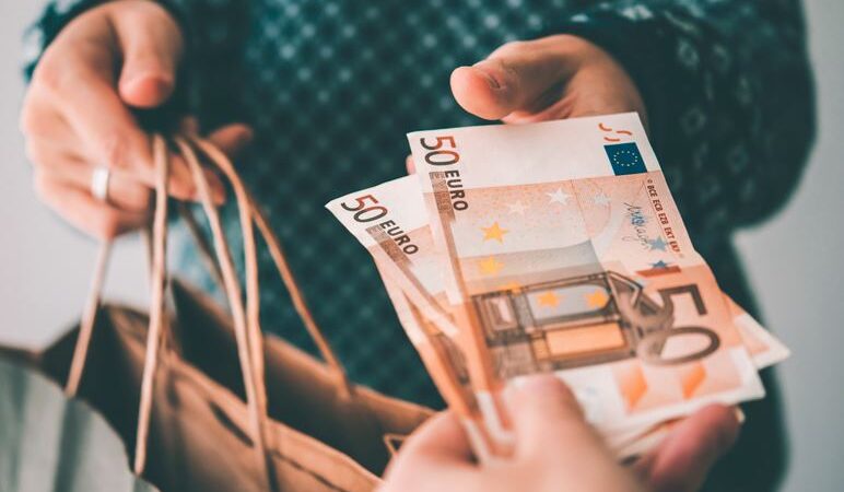 Ο «χάρτης» των πληρωμών από τον e-ΕΦΚΑ και τη ΔΥΠΑ έως τις 2 Μαΐου