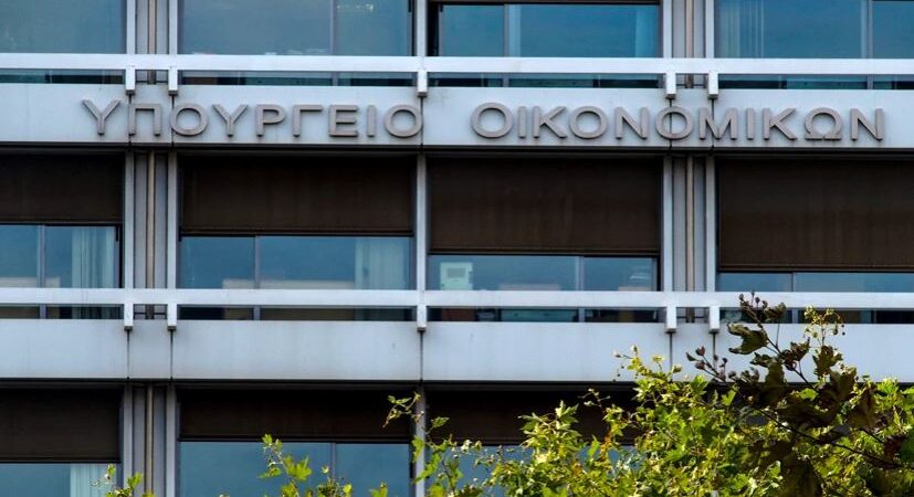 Μπαράζ μεταρρυθμίσεων με τρία νομοσχέδια προ των πυλών