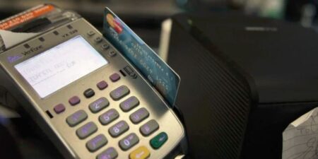 Κ. Πιερρακάκης: «Εξετάζουμε την υποχρεωτική καταβολή του ενοικίου μέσω ηλεκτρονικών συναλλαγών»