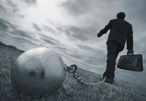 Έρευνα της Plum: Σχεδόν οι μισοί Έλληνες νιώθουν ανασφάλεια για το οικονομικό τους μέλλον