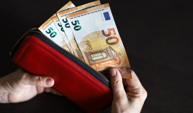 Υπ. Εργασίας: Ο «χάρτης» των πληρωμών από τον e-ΕΦΚΑ και τη ΔΥΠΑ έως τις 4 Ιουλίου