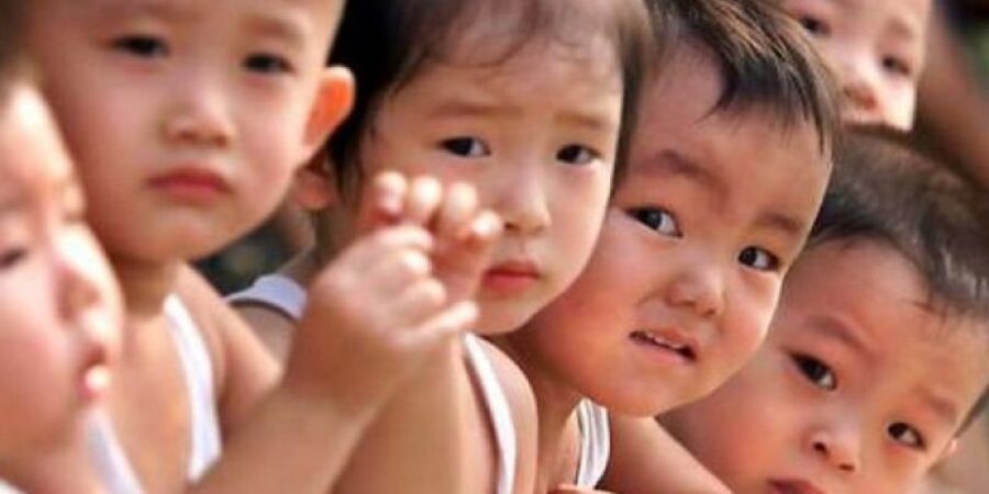 Κίνα: Επιδοτήσεις για τη φροντίδα παιδιών σε προσπάθεια αύξησης της γεννητικότητας