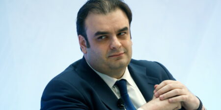 Κυριάκος Πιερρακάκης : «Δραστικές μειώσεις σε τραπεζικές χρεώσεις και προμήθειες»