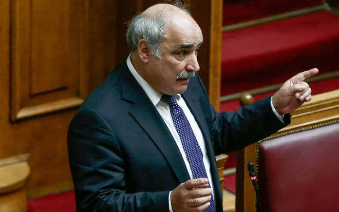 Άρθρο του Μάρκου Μπόλαρη: Ο κόσμος τό ‘χει τούμπανο …κι ο Σίσι το γνωρίζει!