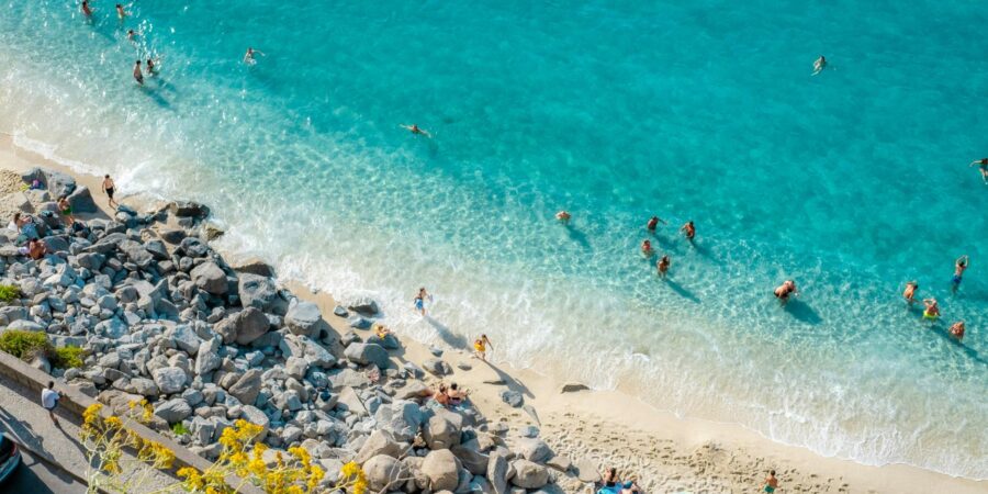 ΤτΕ: Oι ταξιδιωτικές εισπράξεις αυξήθηκαν 8,8% τον Ιούνιο και 11% το α΄ 6μηνο