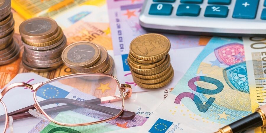 Αυξήσεις στους μισθούς 4 εκατ. φορολογουμένων φέρνει η νέα κλίμακα