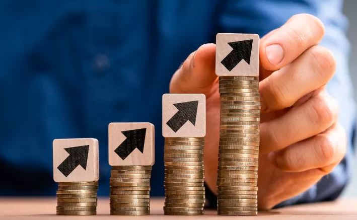 Αυξήσεις στους μισθούς 4 εκατ. φορολογουμένων φέρνει η νέα κλίμακα