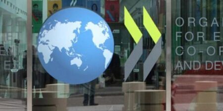 ΟΟΣΑ: Ανοδική πρόβλεψη για την παγκόσμια ανάπτυξη το 2025 παρά τους δασμούς του Τραμπ