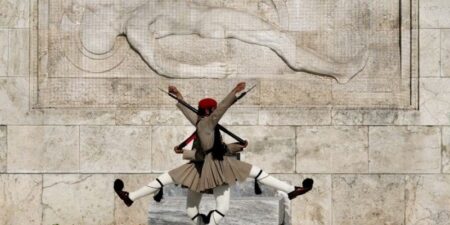 Πολιτική αντιπαράθεση για το Μνημείο του Άγνωστου Στρατιώτη