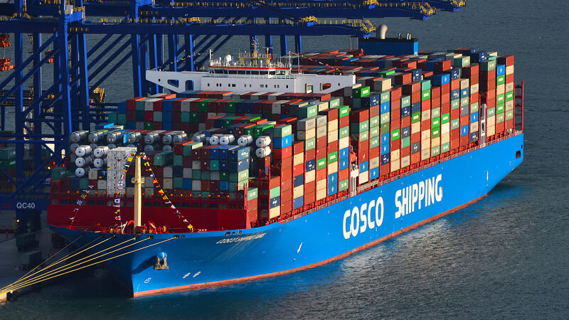 «Κόκκινο πανί» για τις ΗΠΑ η COSCO στον Πειραιά