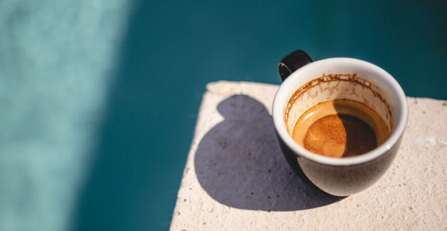 Νέα μελέτη ανατρέπει όσα πιστεύαμε για τον καφέ και την καρδιά