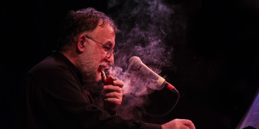 «Πάντα γελαστοί και γελασμένοι»