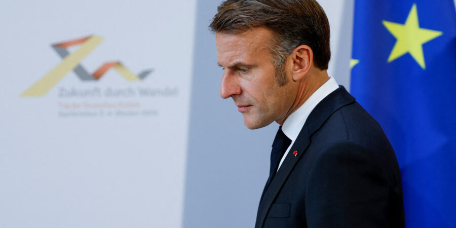 Η αντιπαράθεση του με τον Τραμπ ενισχύει τη δημοφιλία του Μακρόν