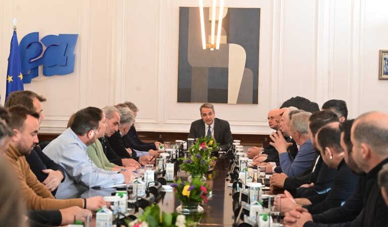 Νέες βελτιώσεις και το χαμηλότερο ρεύμα στην Ευρώπη, ανακοίνωσε για τους αγρότες ο Μητσοτάκης