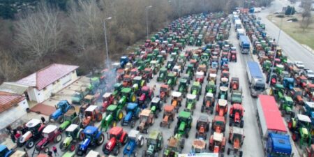 Σε θρίλερ εξελίσσεται η συνάντηση των αγροτών με τον πρωθυπουργό