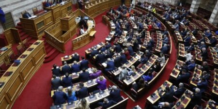 Βουλή: Στην αρμόδια κοινοβουλευτική επιτροπή το νομοσχέδιο για το μεταναστευτικό