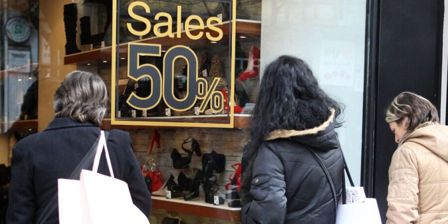 Ξεκινούν σήμερα οι χειμερινές εκπτώσεις