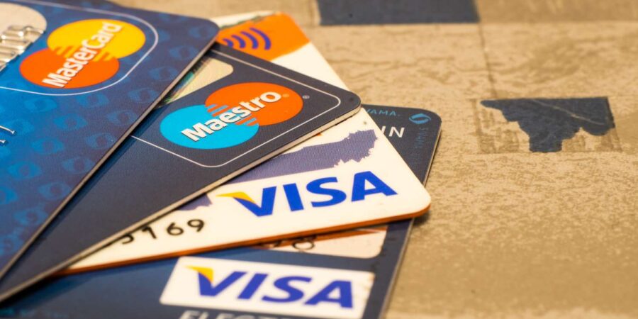 Βρετανία: Θα αποτελούν παρελθόν Mastercard και Visa;