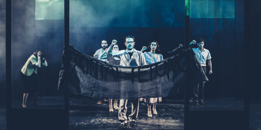 ΤΕΛΕΥΤΑΙΑ ΕΥΚΑΙΡΙΑ για τις 3 παραστάσεις: “ΗΜΕΡΗ – Η ΑΝΑΤΟΜΙΑ ΜΙΑΣ ΠΤΩΣΗΣ” + “ΑΣΤΕΡΟΣΚΟΝΗ” + “ΧΑΜΕΝΗ ΑΝΟΙΞΗ”