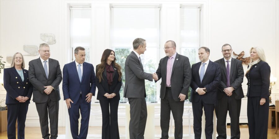 Υπεγράφησαν οι συμφωνίες με Chevron – HELLENiQ ENERGY