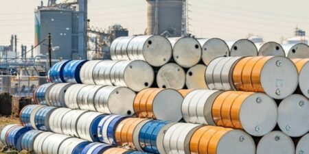 Ξεκινά η διοχέτευση στην αγορά των 400 εκατ. βαρελιών από τα αποθέματα πετρελαίου