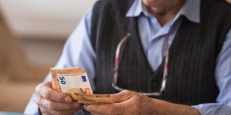 Ο χάρτης πληρωμών για τις συντάξεις Ιουνίου και τα επιδόματα ΟΠΕΚΑ