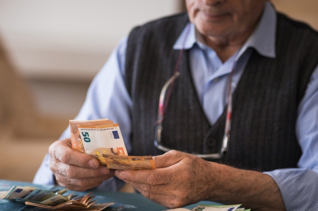 Ο χάρτης πληρωμών για τις συντάξεις Ιουνίου και τα επιδόματα ΟΠΕΚΑ