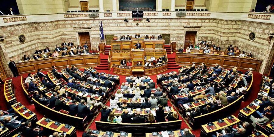 Βουλή: Υπερψηφίστηκε στην Ολομέλεια το φορολογικό νομοσχέδιο