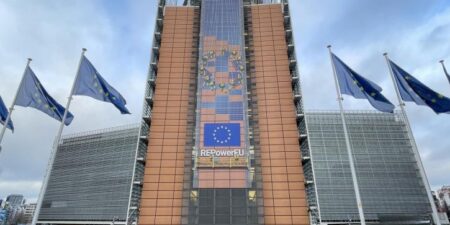 Η Ευρωπαϊκή Επιτροπή αφαιρεί την Ελλάδα από τη λίστα των χωρών με Μακροοικονομικές Ανισορροπίες