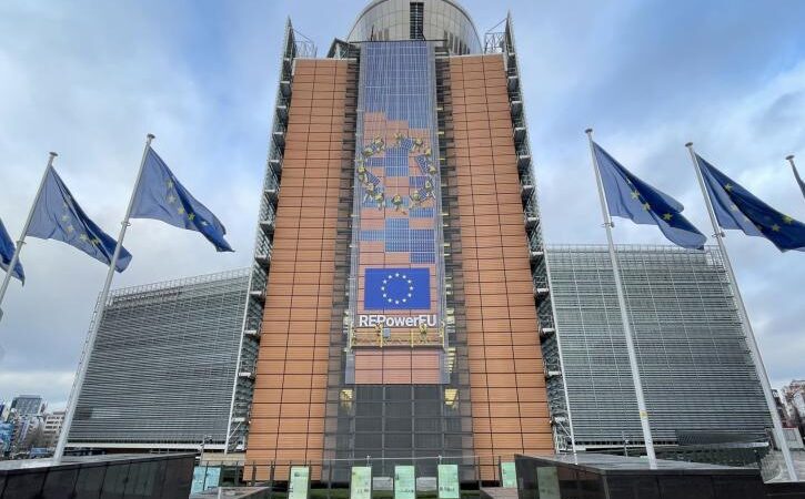 Η Ευρωπαϊκή Επιτροπή αφαιρεί την Ελλάδα από τη λίστα των χωρών με Μακροοικονομικές Ανισορροπίες
