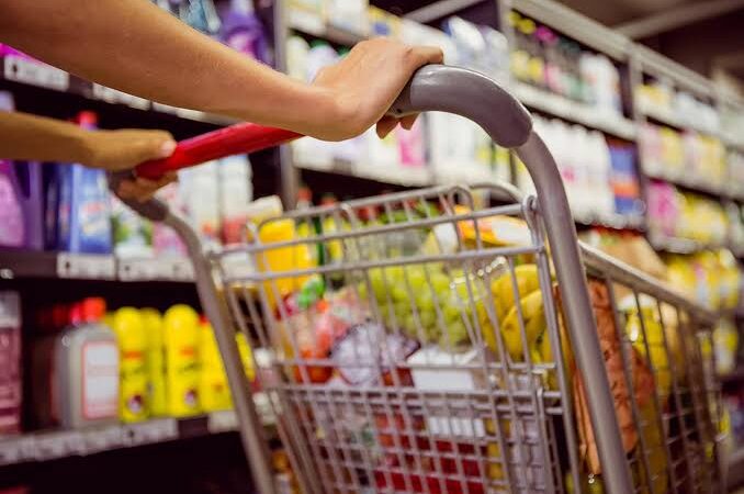 Συμφωνία κυβέρνησης και αγοράς για τις τιμές: Σταθερές το καλοκαίρι, μειώσεις από Σεπτέμβριο