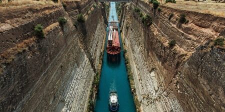 Επαναλειτουργεί η Διώρυγα της Κορίνθου