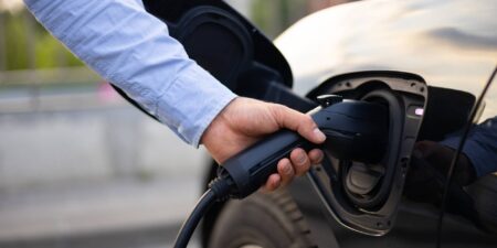 Πότε τα ηλεκτρικά θα κοστίζουν όσο τα βενζινοκίνητα;