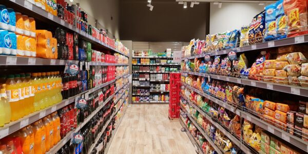 Πρεμιέρα σήμερα για τις μειώσεις τιμών σε είδη ευρείας κατανάλωσης