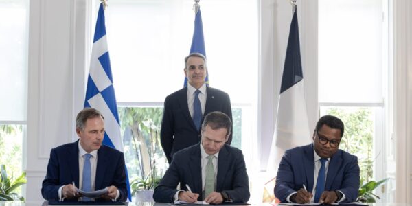 Υπεγράφη η συμφωνία για την ηλεκτρική διασύνδεση της Ελλάδας με την Κύπρο