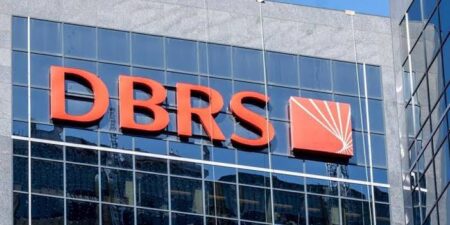 DBRS: Το ελληνικό χρέος και η δαπάνη για τόκους θα μειώνονται τα επόμενα χρόνια παρά το αυξημένο διεθνώς κόστος δανεισμού