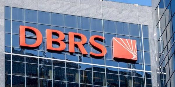 DBRS: Το ελληνικό χρέος και η δαπάνη για τόκους θα μειώνονται τα επόμενα χρόνια παρά το αυξημένο διεθνώς κόστος δανεισμού