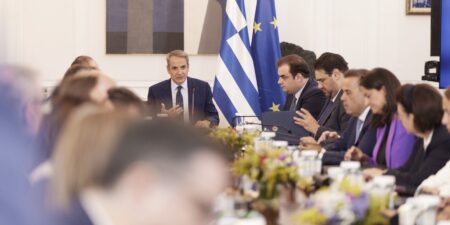 Μητσοτάκης στο Υπουργικό Συμβούλιο: Διεύρυνση των 72 δόσεων σε 120, στα 15 λεπτά η επιδότηση του diesel